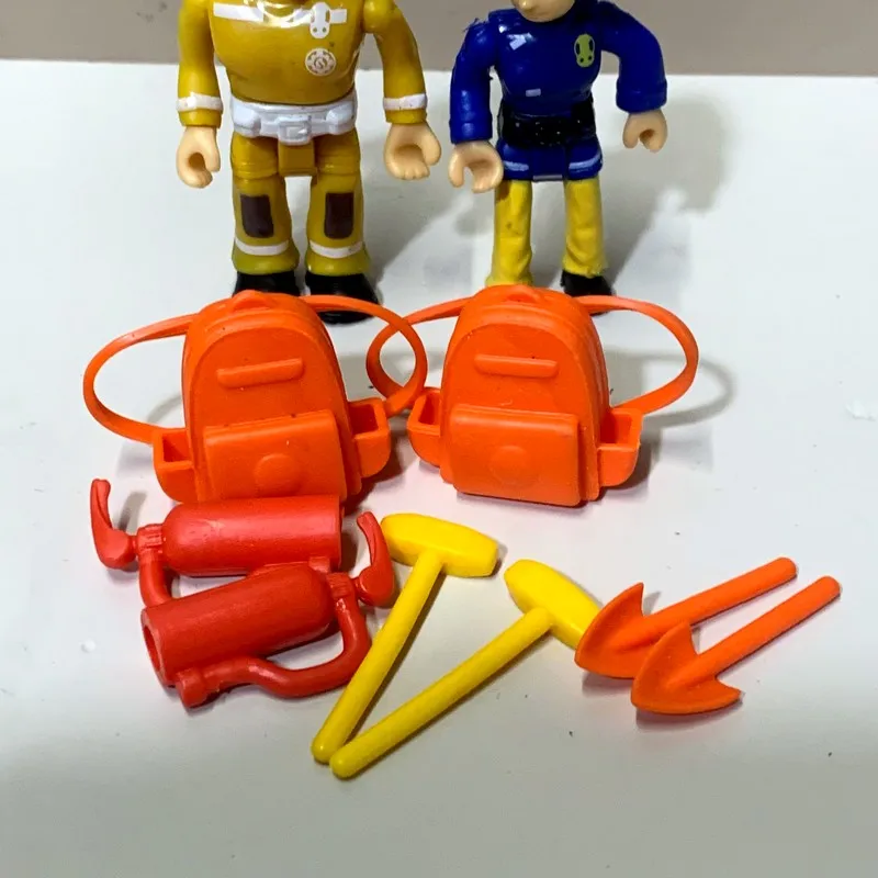 مجموعة من شخصيتين من كلوريد البولي فينيل ، رجل إطفاء ، سام ، إلفيس ، بينيي ، رجل إطفاء ، فريق ، رجل إطفاء ، كعكة #5