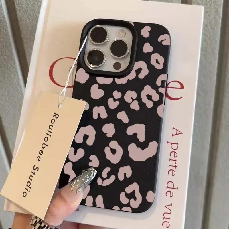 Carcasa animal print negra iPhone 14