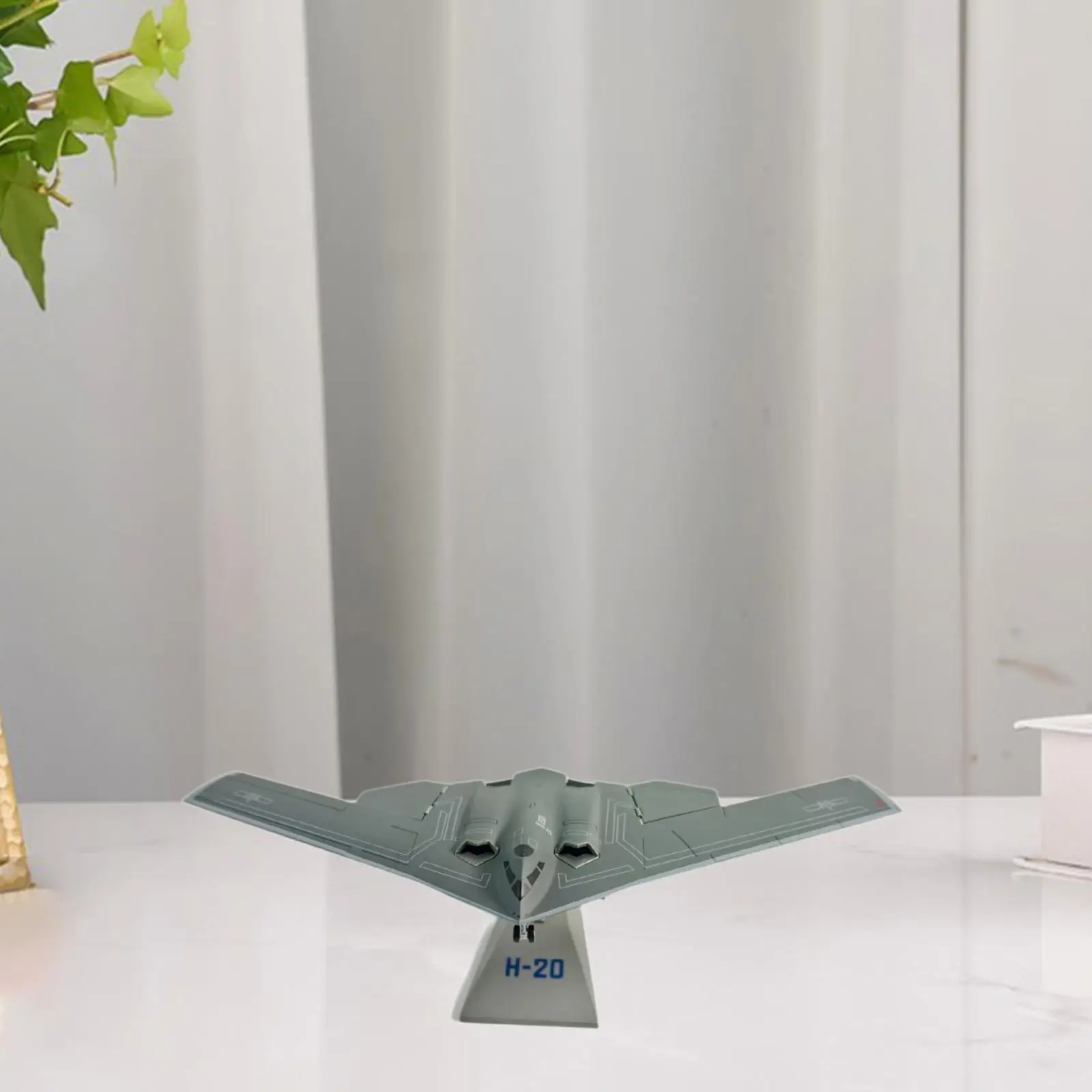 

1/200 H-20 Модель стратегического истребителя-невидимка для офисной настольной книжной полки