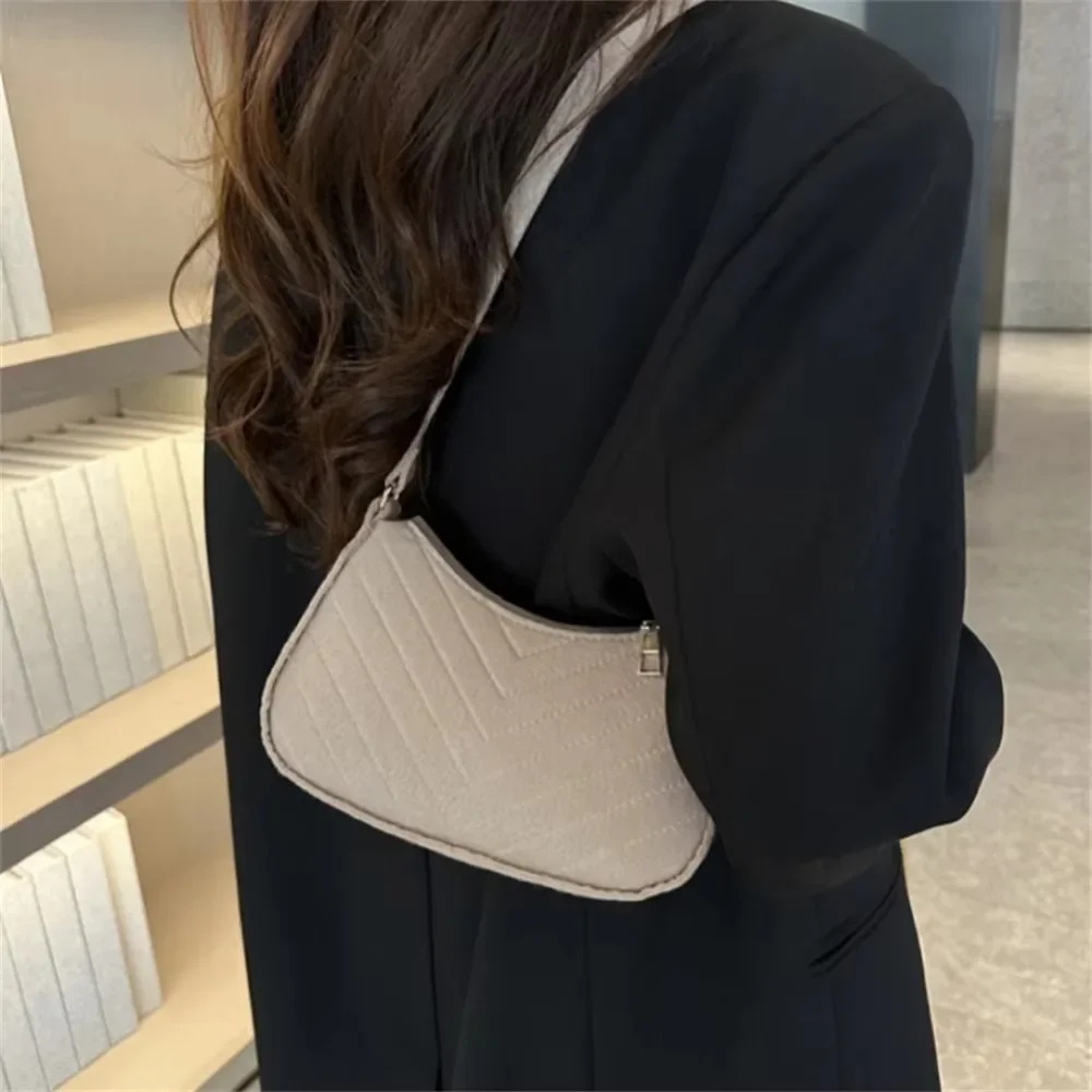 

New Brand Women Retro Underarm Bag Felt Solid Color Shoulder Bag Casual Purse Dumpling Bag Simple Fashion Crossbody