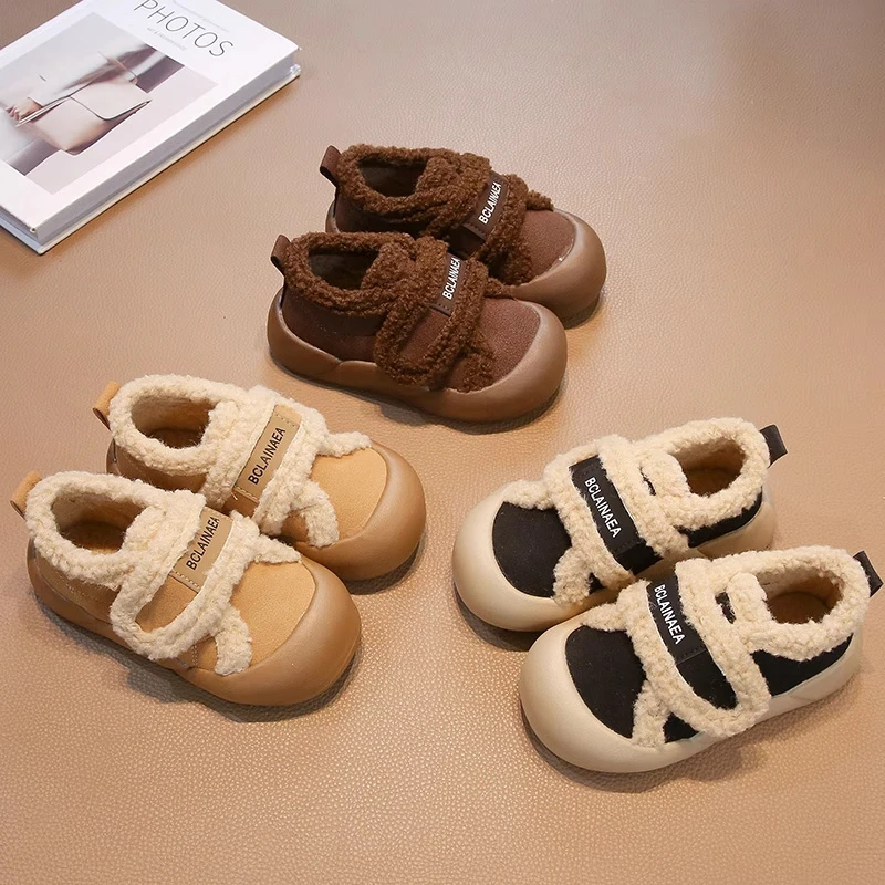 

Children's Thick-soled Cotton Shoes Plus Velvet Warm and Cold Flat Shoes in Winter Children's Fashion and Leisure Plush Shoes.