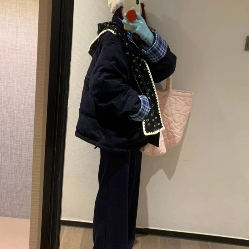 เสื้อแจ็คเก็ตผ้าฝ้ายบุนวมลายสก็อตสีน้ำเงินกรมท่าสไตล์เรโทรสำหรับผู้หญิง ใส่สบายในฤดูหนาว ทรงหลวม ขนาดเล็ก อุ่น