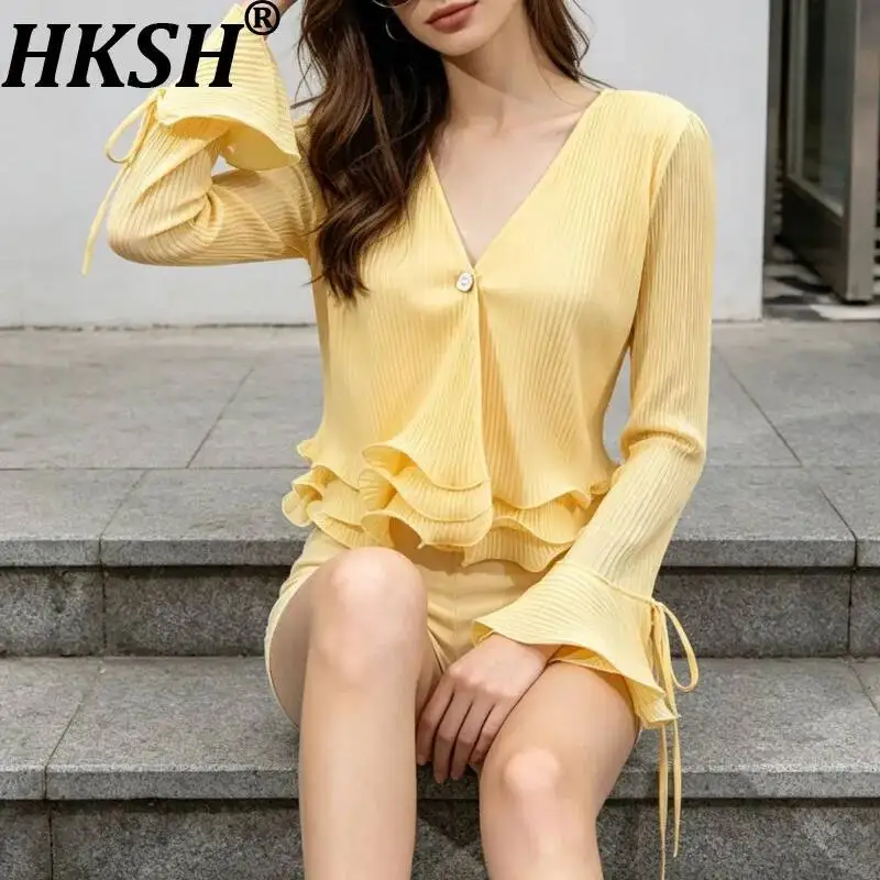 

Женская рубашка HKSH с V-образным вырезом, расклешенными рукавами, оборками по низу, на одной пуговице, элегантная, повседневная, универсальная, короткий топ, весна-лето HK22441