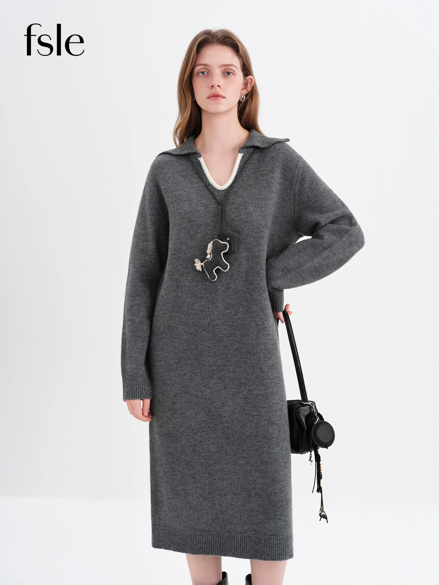 Abito da donna con colletto rovesciato lavorato a maglia FSLE con ciondolo a forma di cavallo staccabile Collezione di Capodanno 2025 Abiti invernali nuovi arrivi