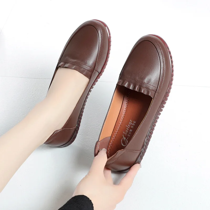 

Удобная универсальная обувь из мягкой натуральной кожи, женские туфли на плоской подошве, весна 2026, мокасины без шнуровки для вождения, черные для мам, работы на каждый день