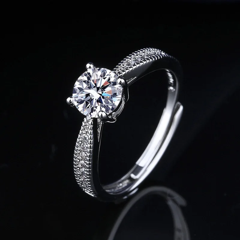 

Hot-selling White Dew Ring Classic four-prong one-carat Moissanite fashionable and luxurious wedding ring MYE-33