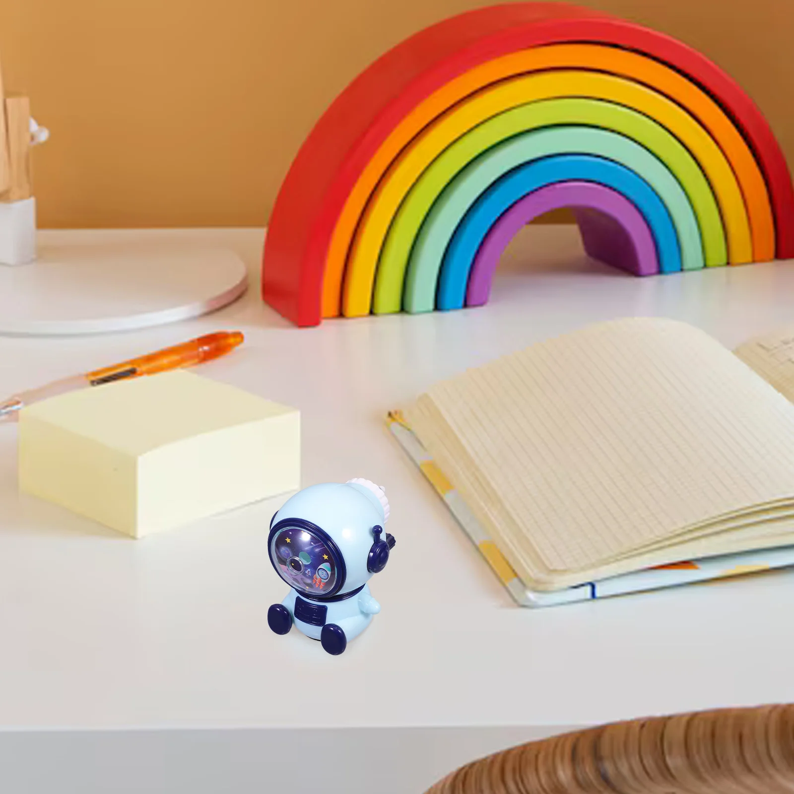 

Cartoon Astronaut Manual Pencil Sharpener Portable Small Size Long Term Use Safe Convenient Tool Student Supply