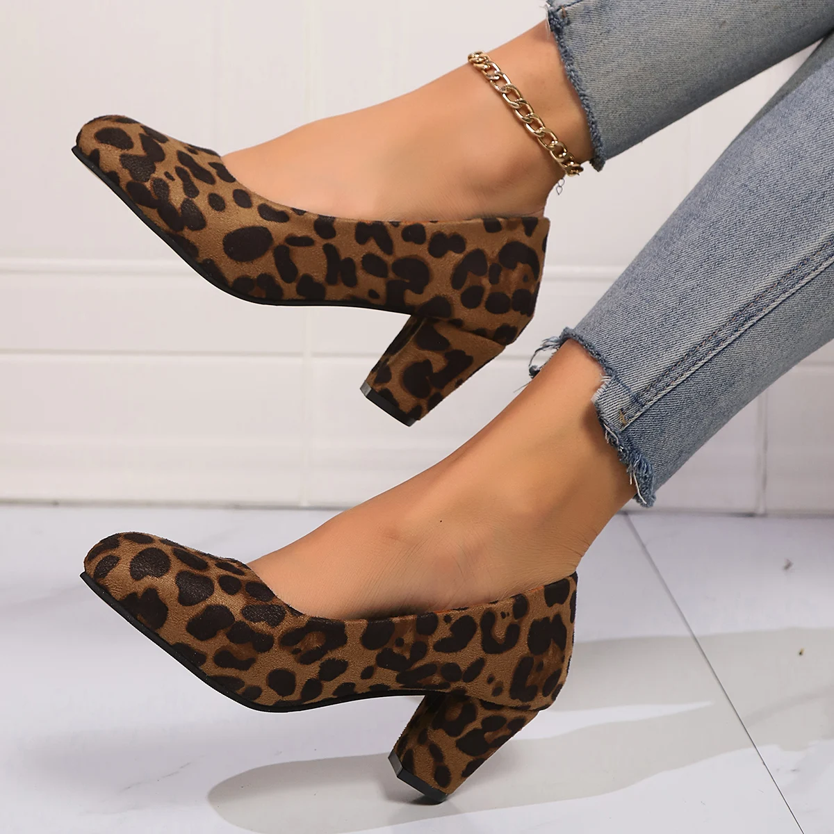 

Spring and Autumn New Pointed Comfortable Banquet High Heels Women's Fashion Elegant Coarse Heels Casual Walking Single Shoes