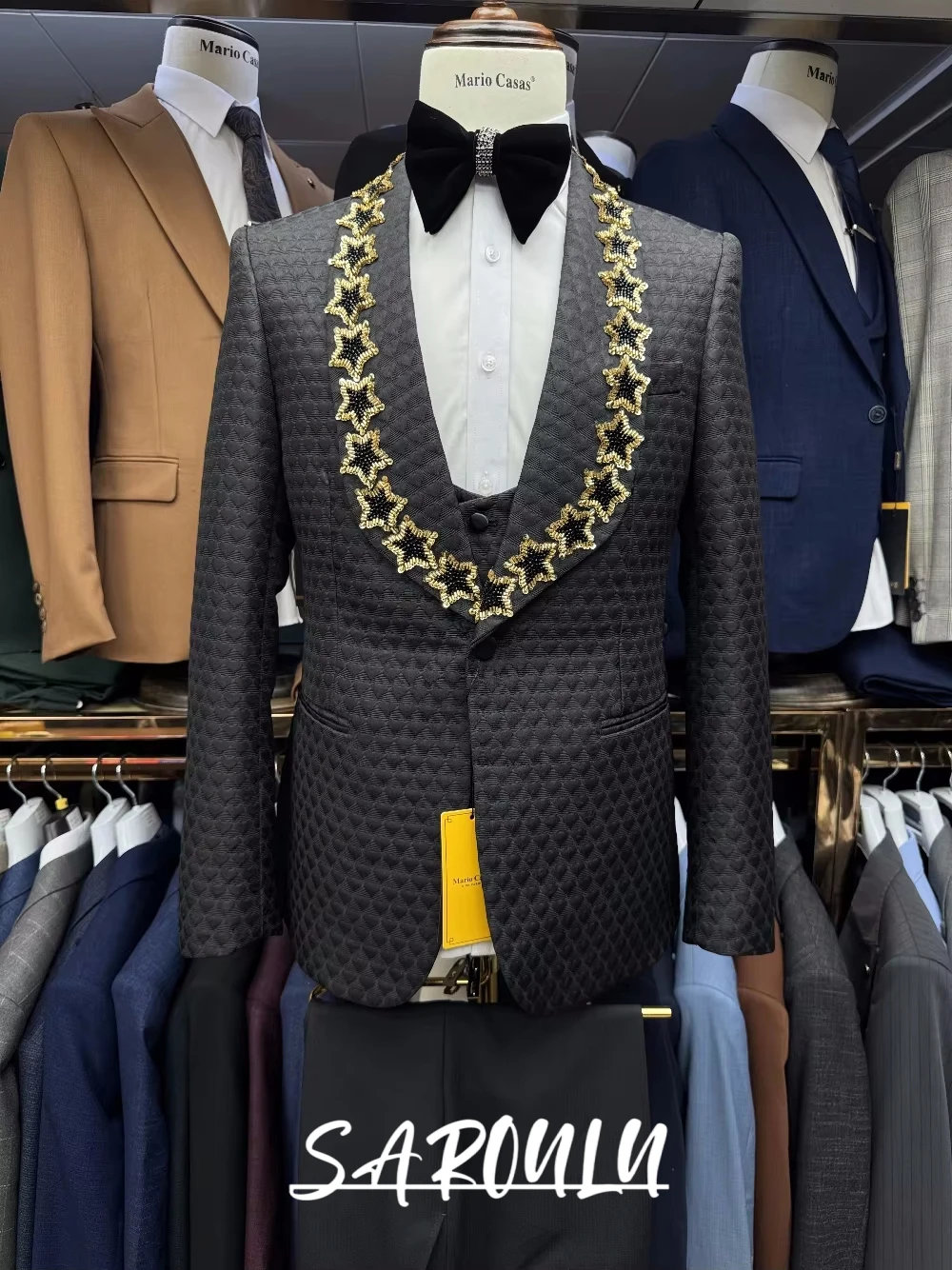 

Black Patterned Men’s Tuxedo With Gold Star Embellishment High-end Luxury Formal 3-pieces Suit Set For Gala Ceremony Weddings