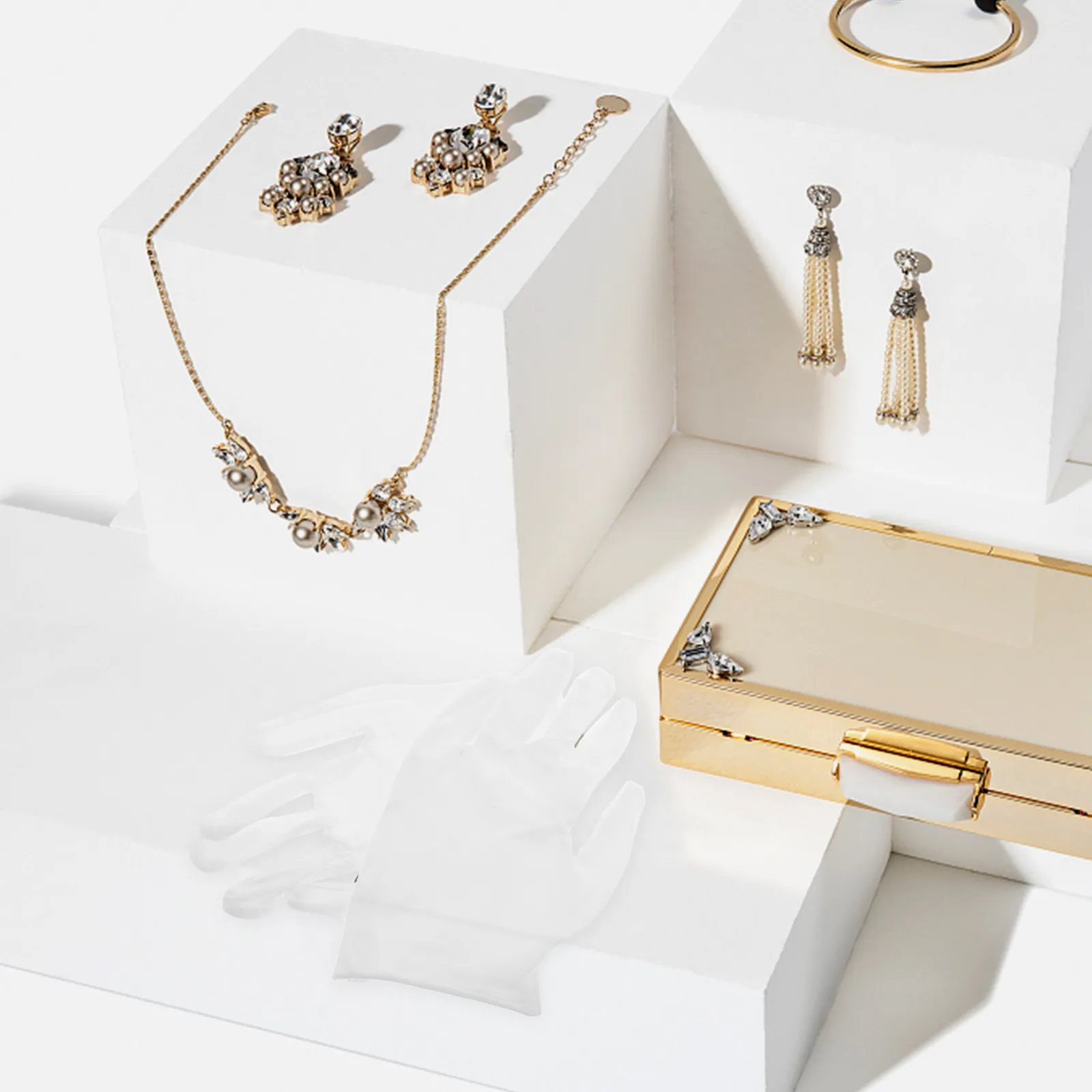 

Мягкие хлопковые перчатки для работы с ювелирными изделиями: защита, чистка, демонстрация и уход за драгоценными предметами