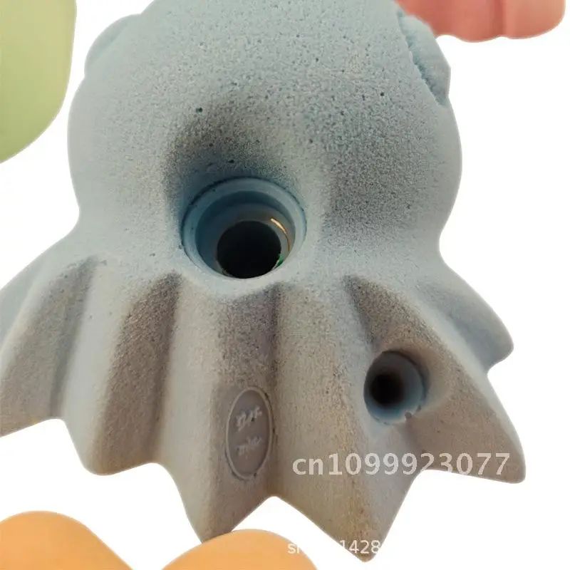 Un trozo de puntos de pared para escalar en interiores, educación temprana y entrenamiento para niños para familias, resina con clip para escalar