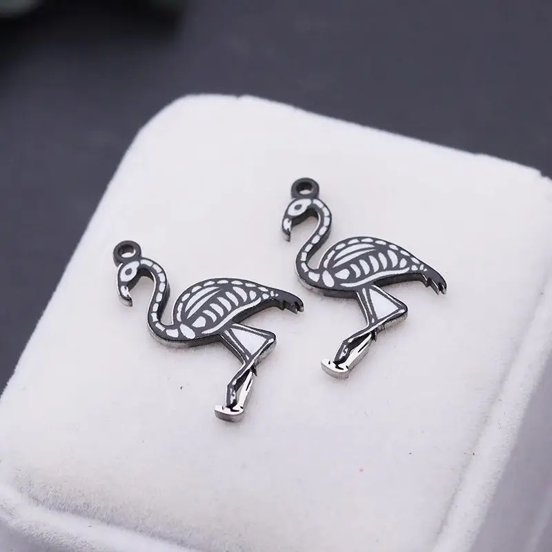 2 قطعة/الوحدة الفولاذ المقاوم للصدأ فلامنغو قلادة جالبة للحظ لصنع المجوهرات العصرية قلادة سوداء موضوع الحيوان هالوين لتقوم بها بنفسك الملحقات #1