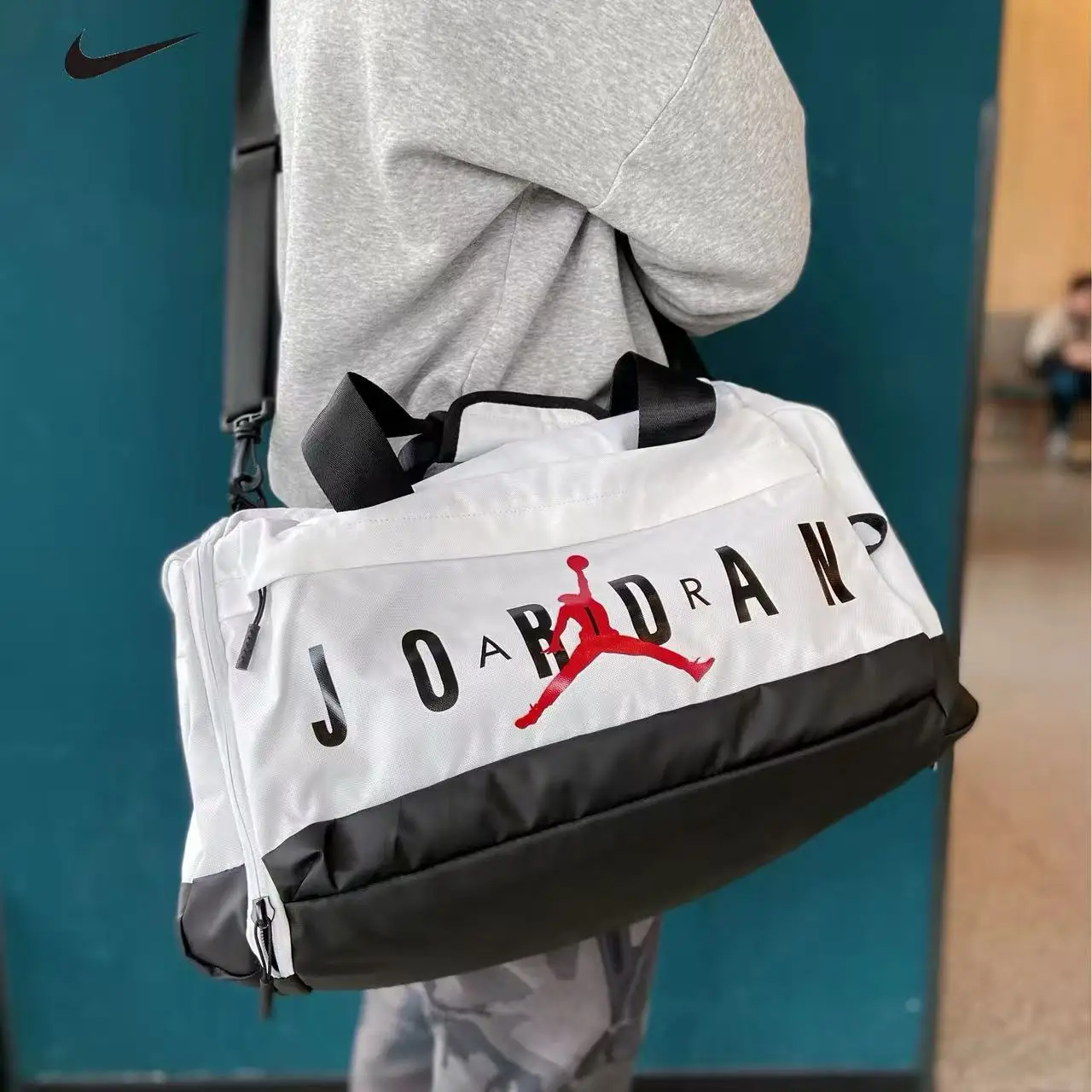 

Nike Unisex Sports Barrel Duffle Bag Gym Training Handbag Shoulder Crossbody Bag Outdoor Portable Travel Luggage Bag FD7040-100