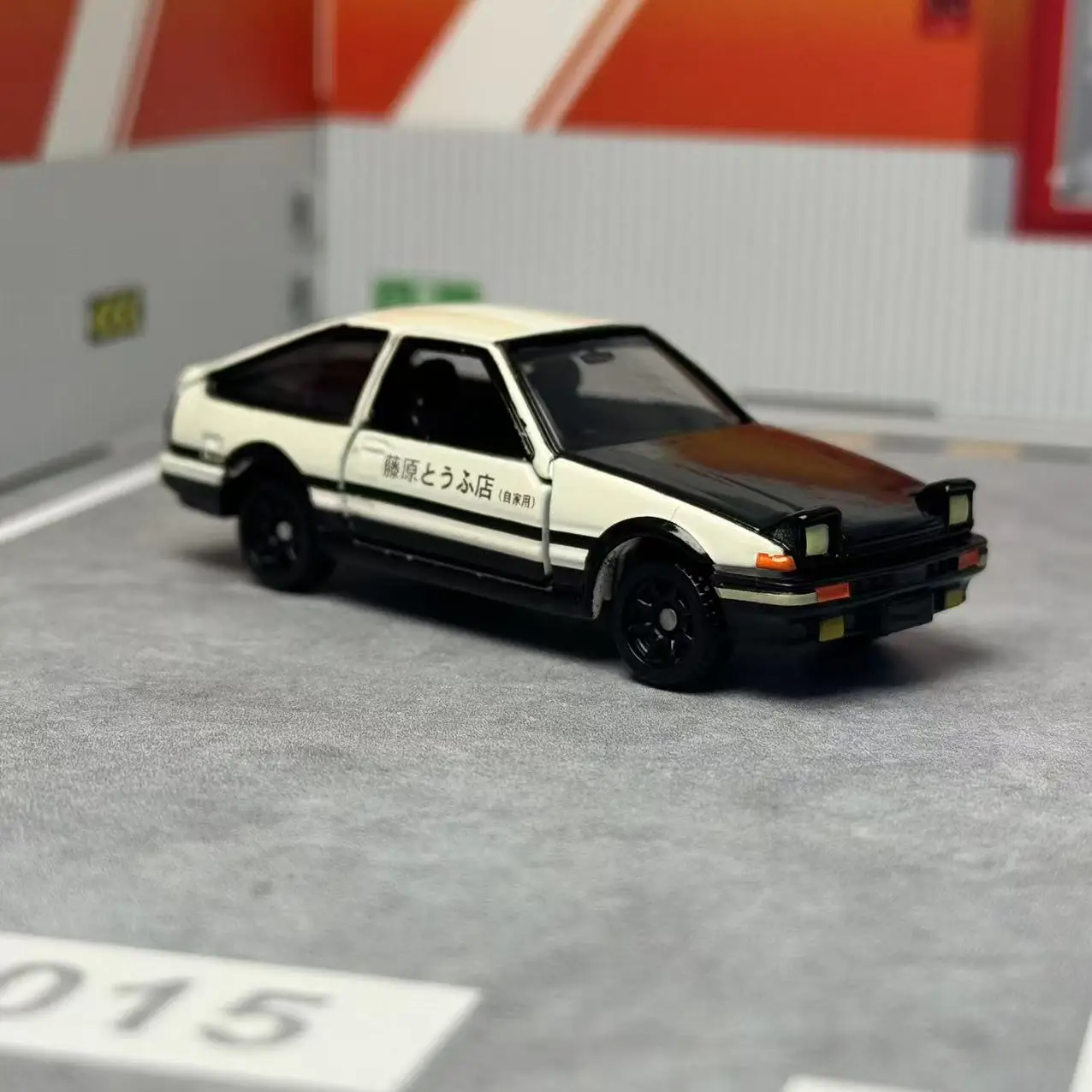 Takara Tomy Tomica NO.145 Dream Series Toyota Initial D AE86 Trueno Scale 1 : 61 Alloy Toys Diecast Metal Model for Children
