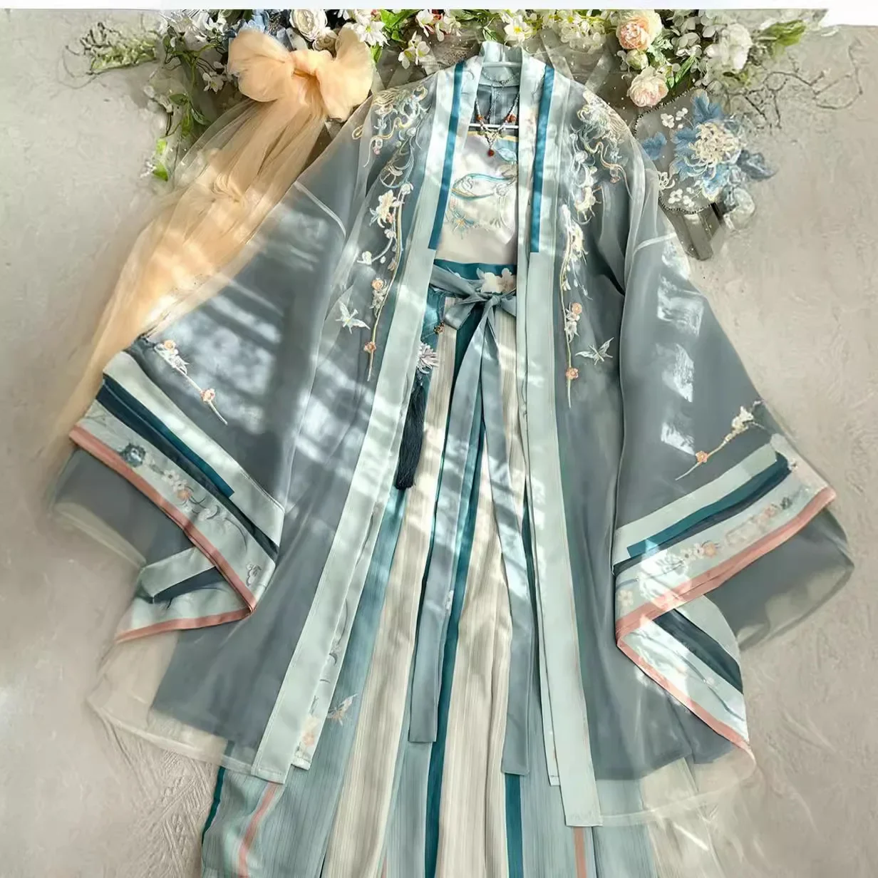 

New Hanfu Fashionable Chinese Style Dress with Embroidery and Gradient Colors, Original Design for Women Dance Performance