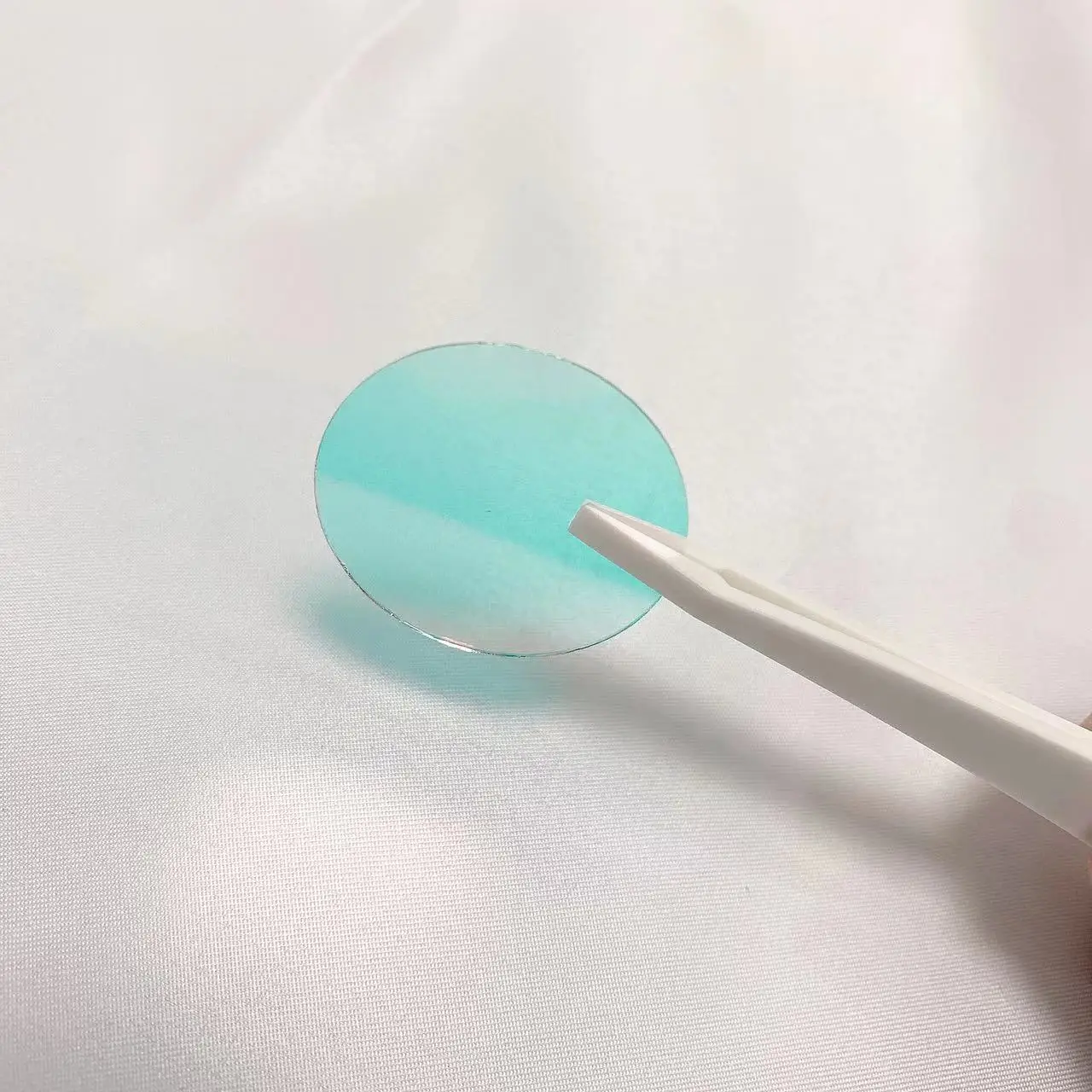 Kiểu Dáng Hình Tròn Đường Kính 42Mm 400nm Để 700nm Nhìn Thấy Được Qua UV IR Cắt Ánh Sáng Màu Xanh Thủy Tinh