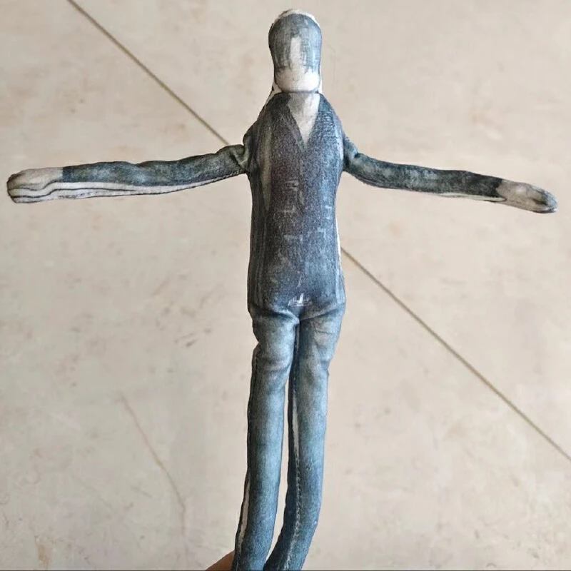 新しい抽象的なスレンダーなツイスト可能なぬいぐるみ 28 センチメートルゲームリムバスカンパニー紅魯ドンキホーテグレゴールコスプレ人形抽象的なおもちゃ