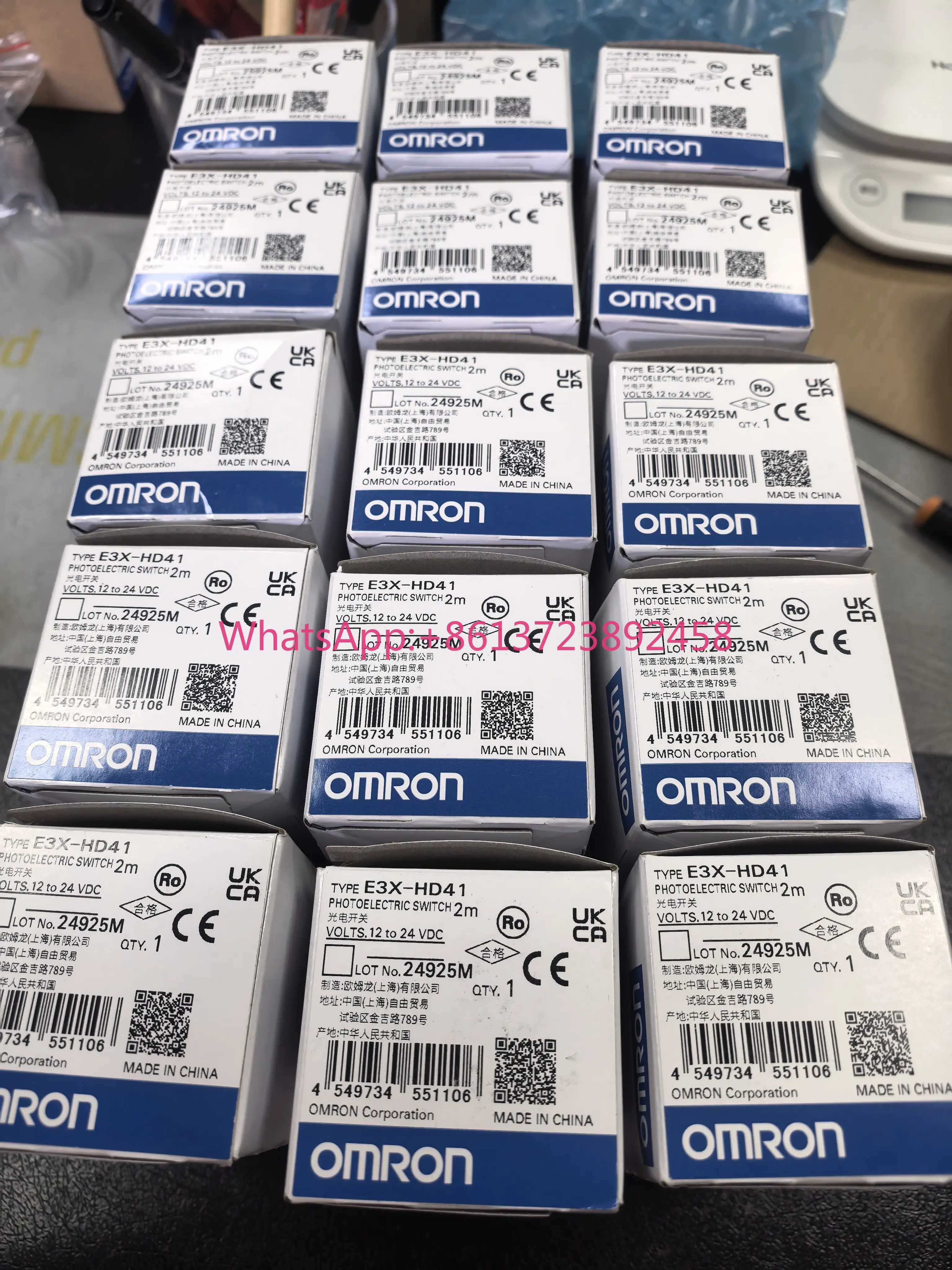 E3X-HD41 Omron photoelectric switch 2 meters wire 12-24VDC