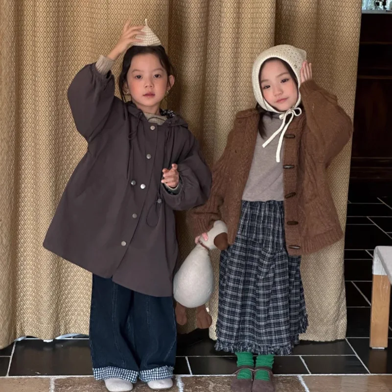 

Детское пальто средней длины для девочек на осень 2023 года, простая ветровка с капюшоном в корейском стиле для девочек, детский топ среднего размера