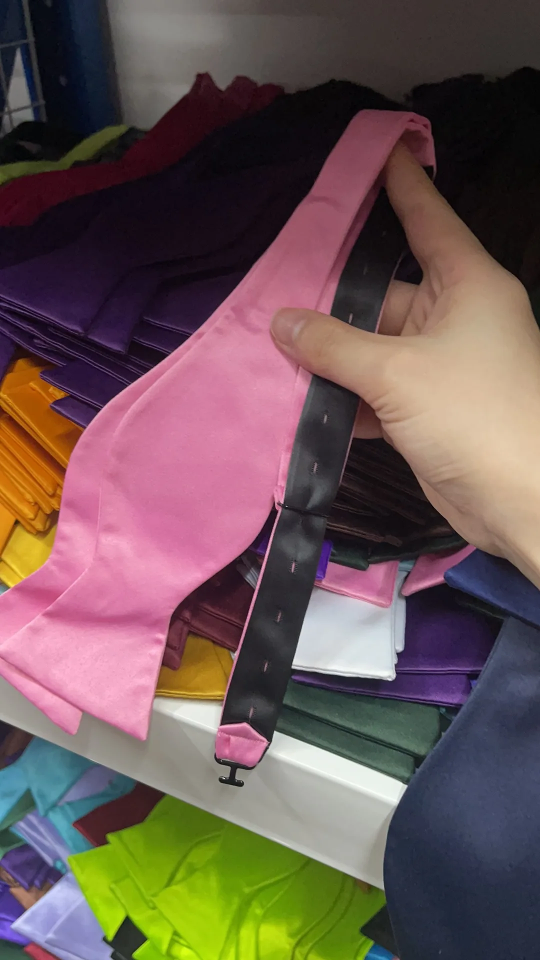 Formale, vorgebundene, verstellbare Fliege für Herren, einfarbig, elegant, für Hochzeit, Party, Event, Großhandel, einfach zu tragen, britischer Stil – Detail 10