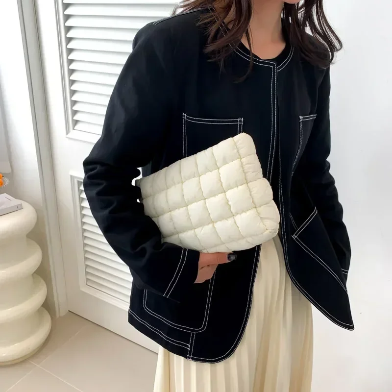 Korean casual large capacity makeup bag 2023 winter new item niche bag women's fashion simple women's handbag