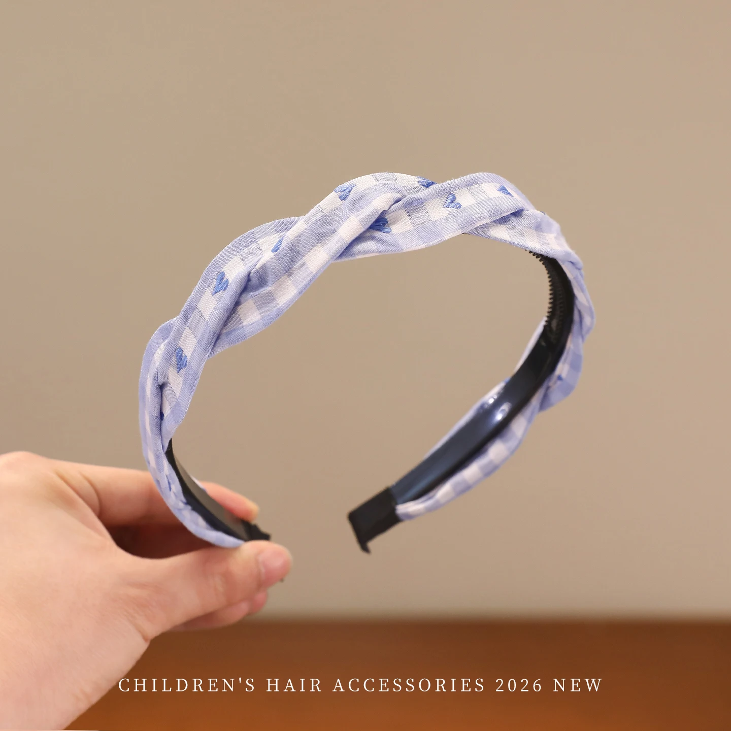 2026 Neues Preppy-Style Gingham Geflochtenes Stirnband für Mädchen Blaues Kariertes Weiches Rutschfestes Haaraccessoire für Kleinkinder Modisches Geschenk – Detail 8