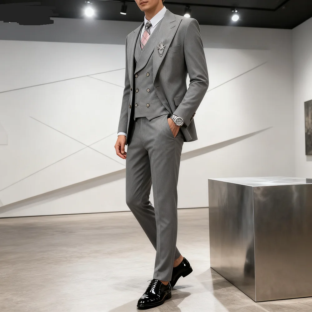 

Customizable Soft Pink Men's Tuxedo Three-Piece Suit with Peak Lapel Unique Chest Pocket Jacket Pants Vest Set Formal Wear