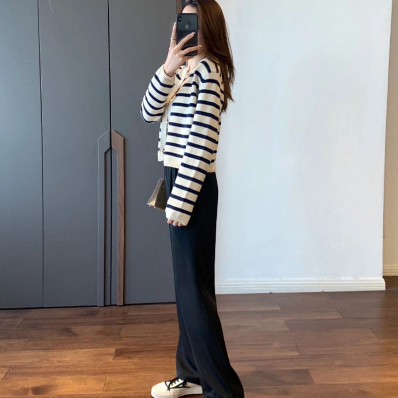 Korean Fashion Sweater Cardigan White Black Striped Knitted Sweater Women 2023 Winter Short Cardigan Long Sleeve Cardigan Female