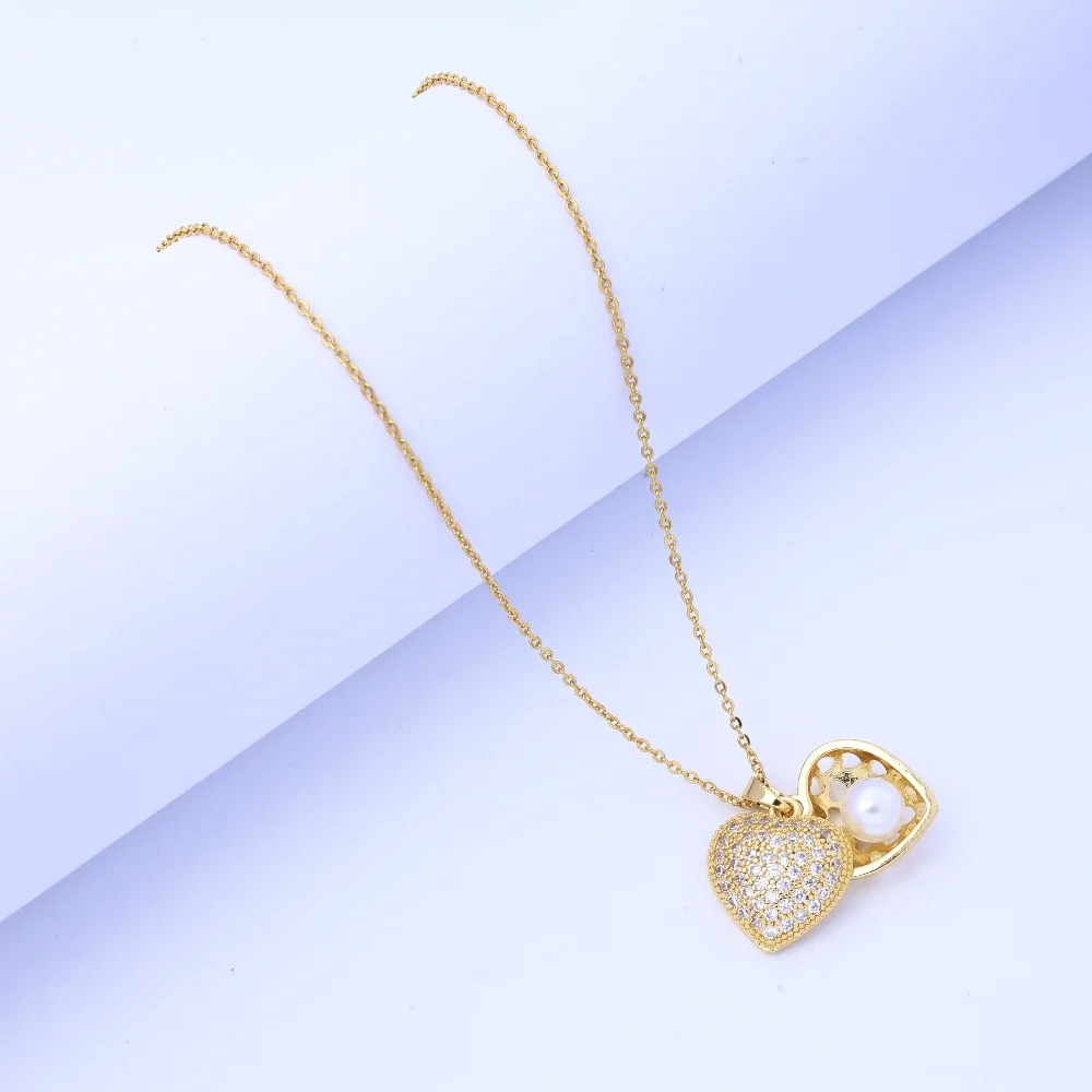 Eleganti gioielli di lusso leggeri: splendida collana con ciondolo a forma di cuore di pesca con decorazione di conchiglie di perle, catena di clavicole selvagge, titanio S