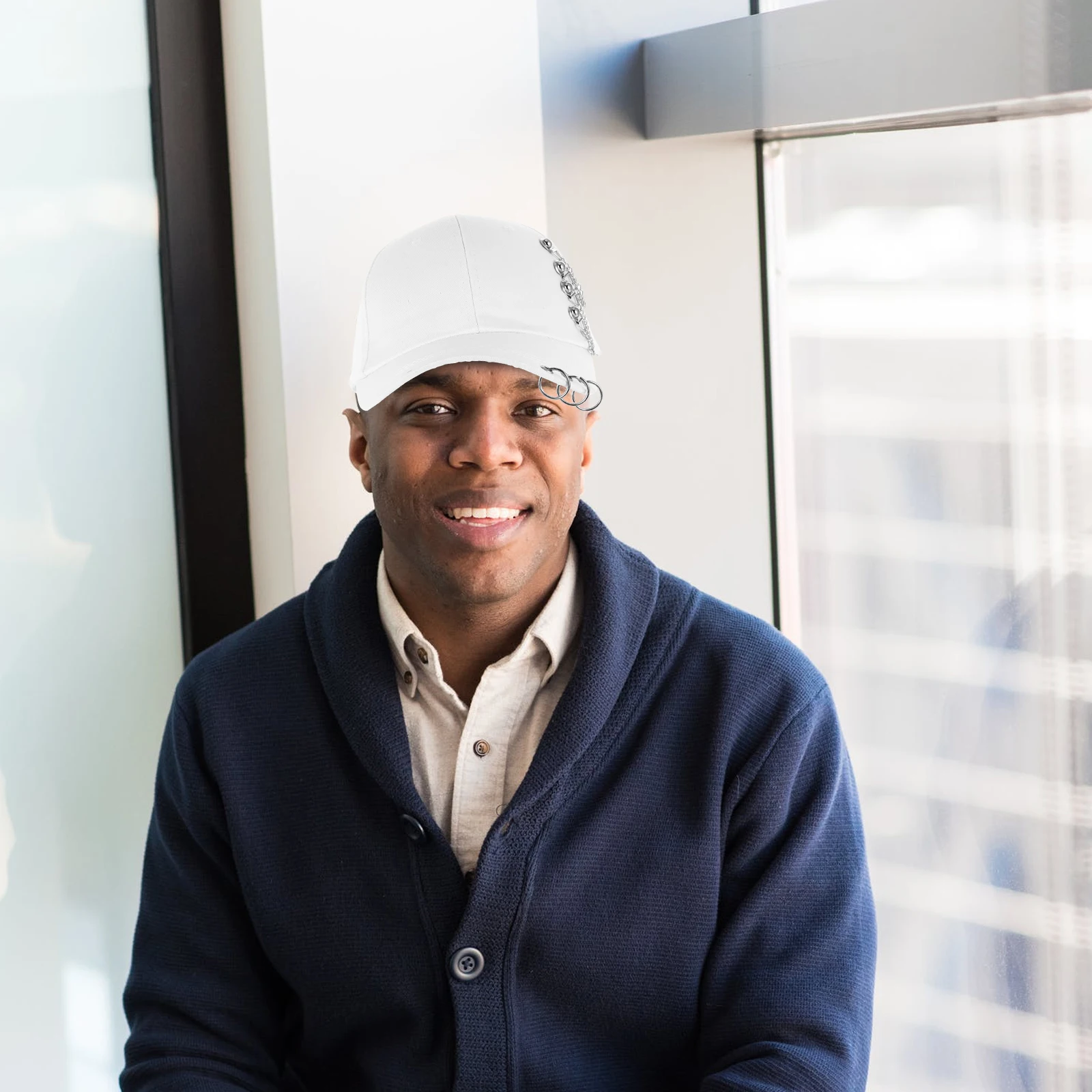 

1pc Summer Adults Peaked Baseball Cap With Chain Design Sun Hat Outdoor Travel Adjustable 55-59Cm White Fashionable Comfortable