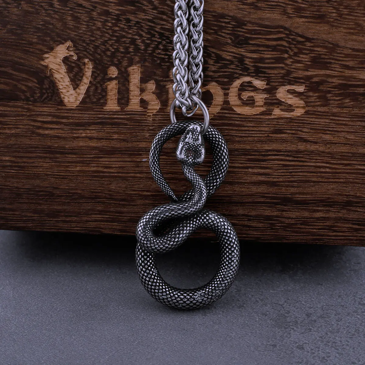 Vintage Animal Cobra Necklace Mens Exquisite Snake Texture Stainless Steel Personality Pendant Necklace Jewelry Gift