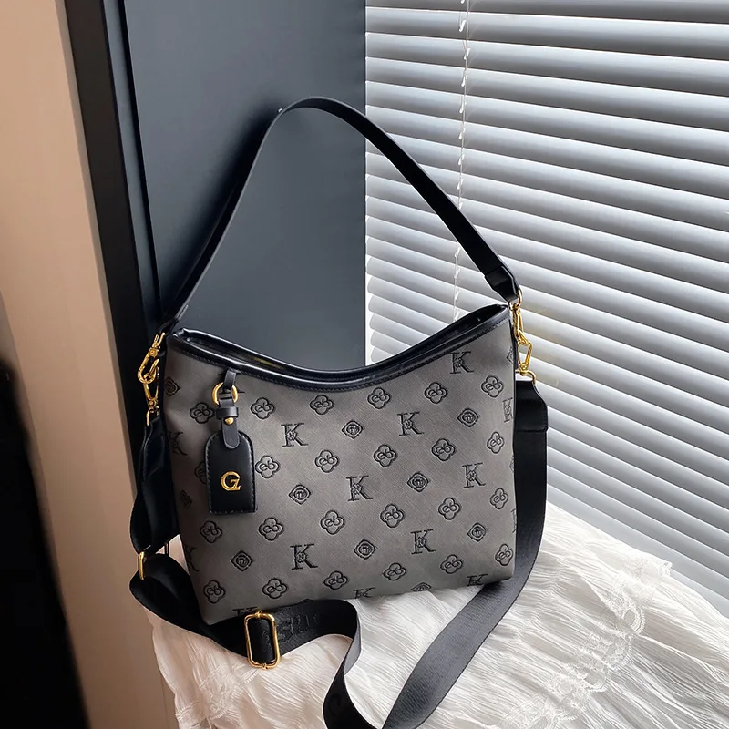 classic-vintage-embossed-hobo-bag-trendy-versatile-crossbody-shoulder-bag-with-wide-adjustable-strap-logo-tag