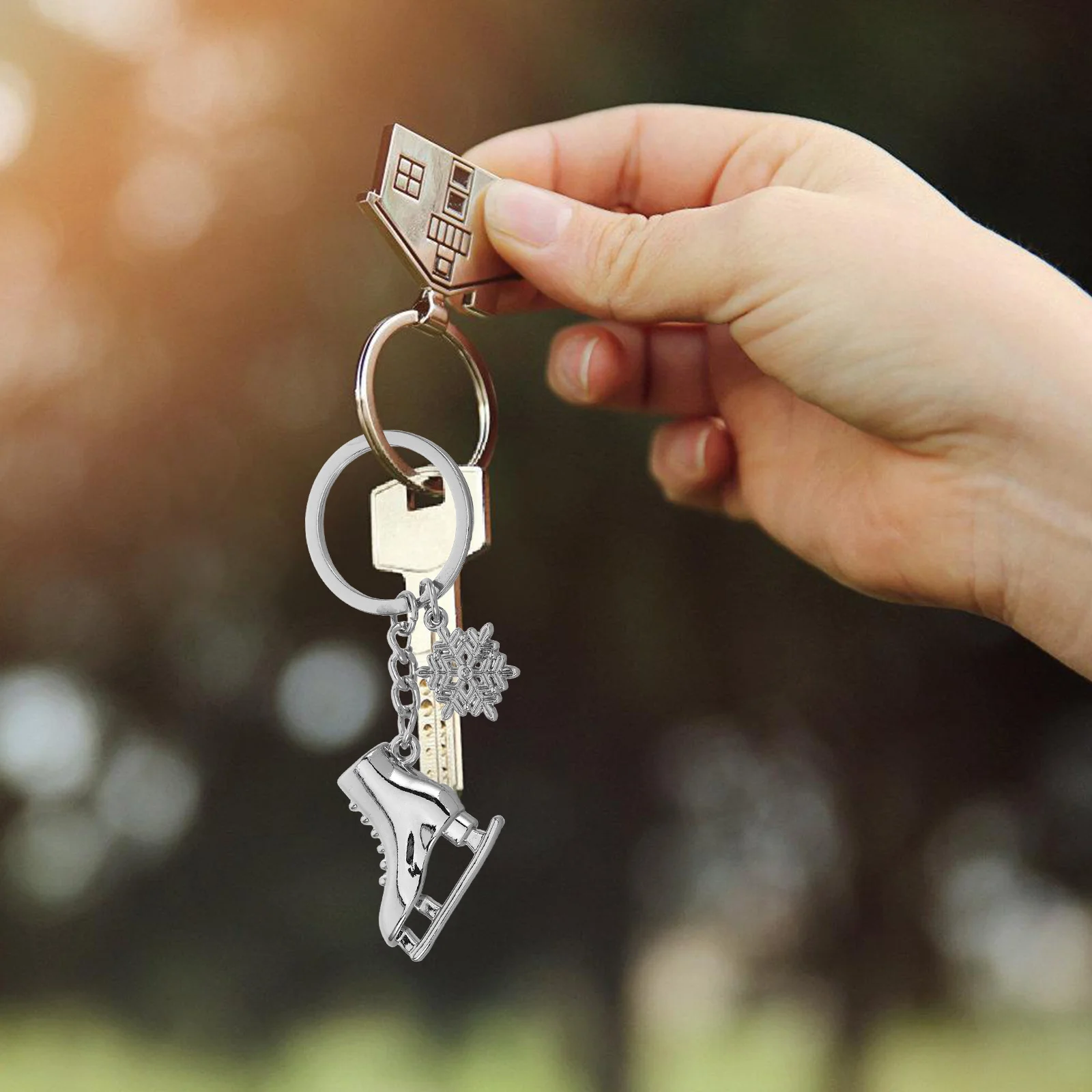 

Ice Skate Keychain Realistic Metal Pendant Durable Winter Sports Decoration For Keys Backpacks Accessories Figure Skating