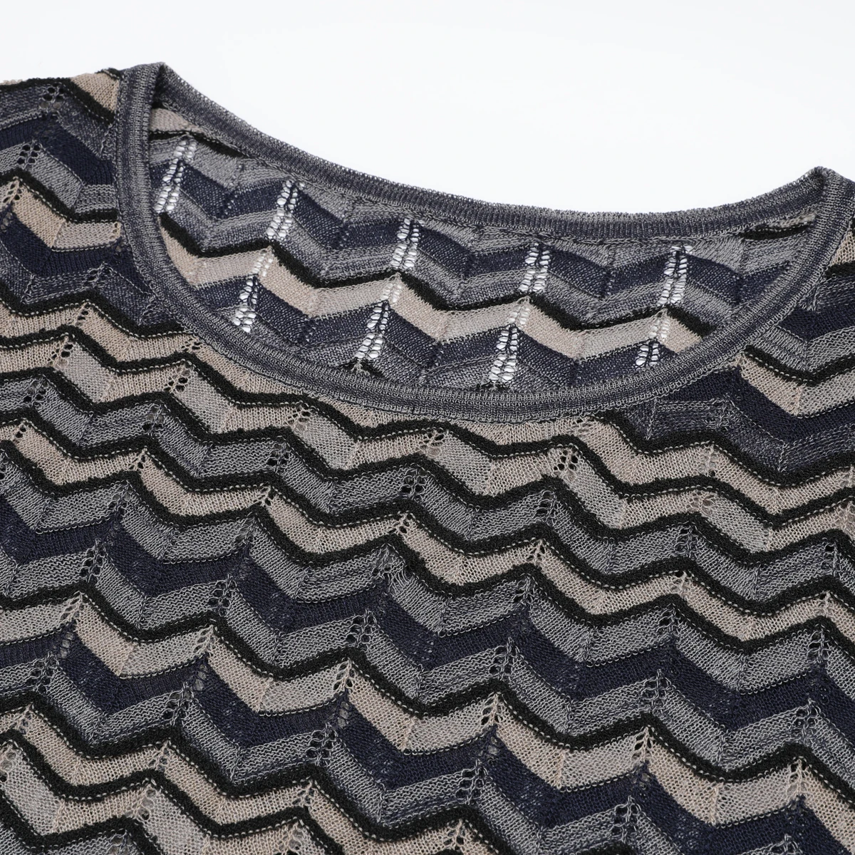 LEOSOXS HighQuality Summer New Temperament Commuting Wave Pattern Round Neck Knitted Women Top And Skirt TwoPiece Set