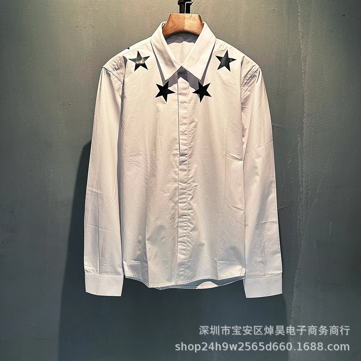 

2026 Мужская рубашка узкого кроя с длинным рукавом и вышитым принтом пентаграммы