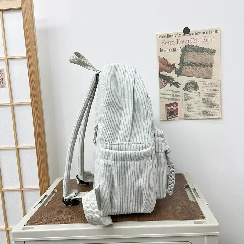 Little Corduroy Backpack Girl New Casual Striped Bag for Autumn/Winter 2024 All Kinds of Forest Schoolbag Ein Modenrucksack.