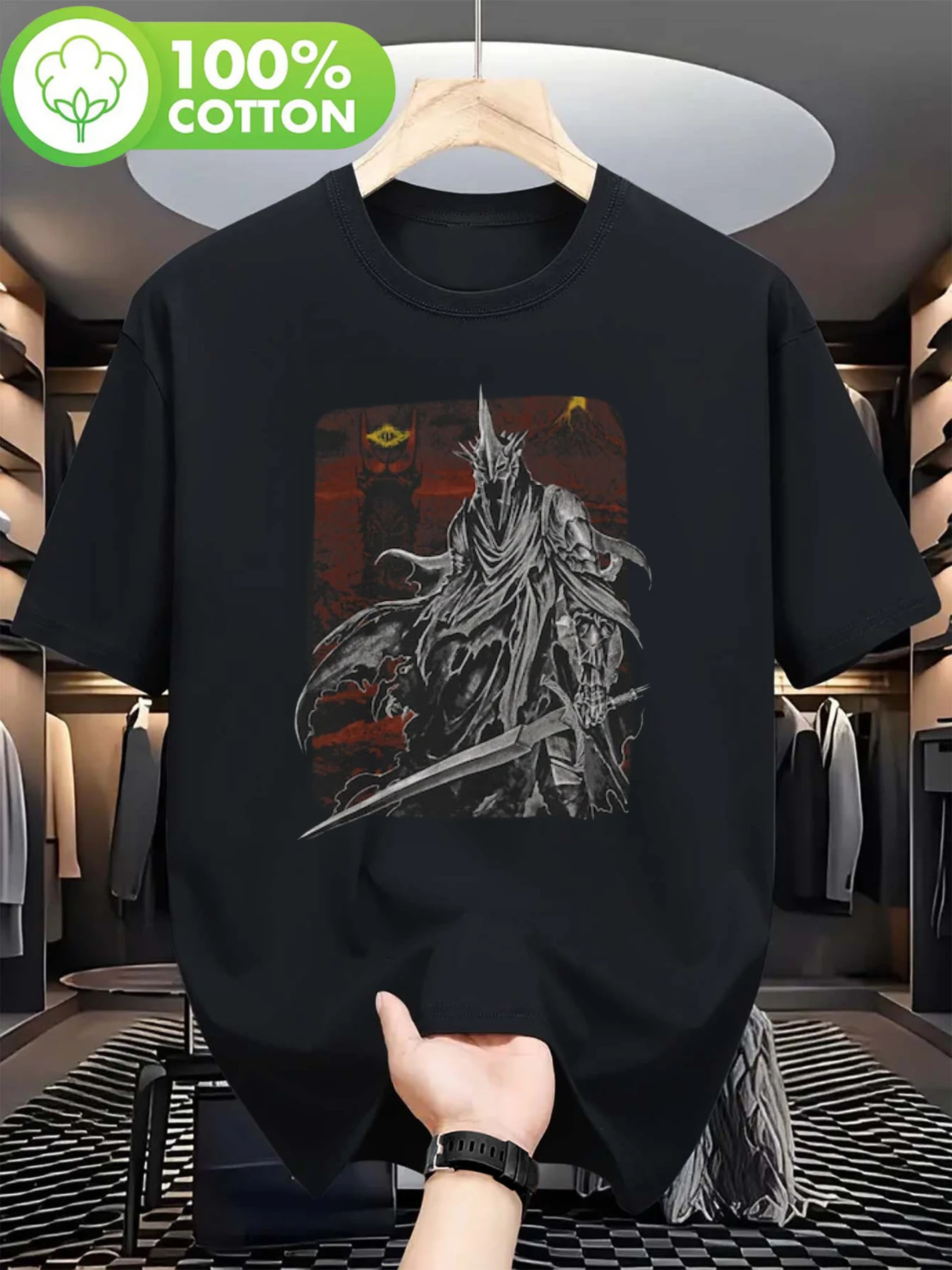 Camiseta Estampada Dark Lord para Hombre - Diseño del Rey Brujo de Angmar con Espada y Capa Roja, Camiseta de Halloween Esencial para los Fans de la Fantasía