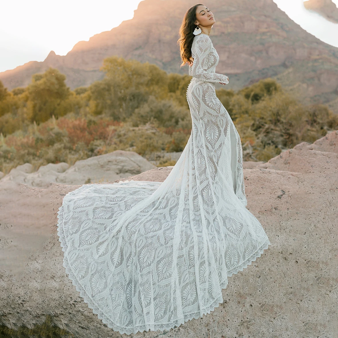 Chapel Train Long Sleeves Mermaid Weding Bride Gowns Hollow Cut Back Fitted Customized Bohemian Outdoor Photoshoot Dresses