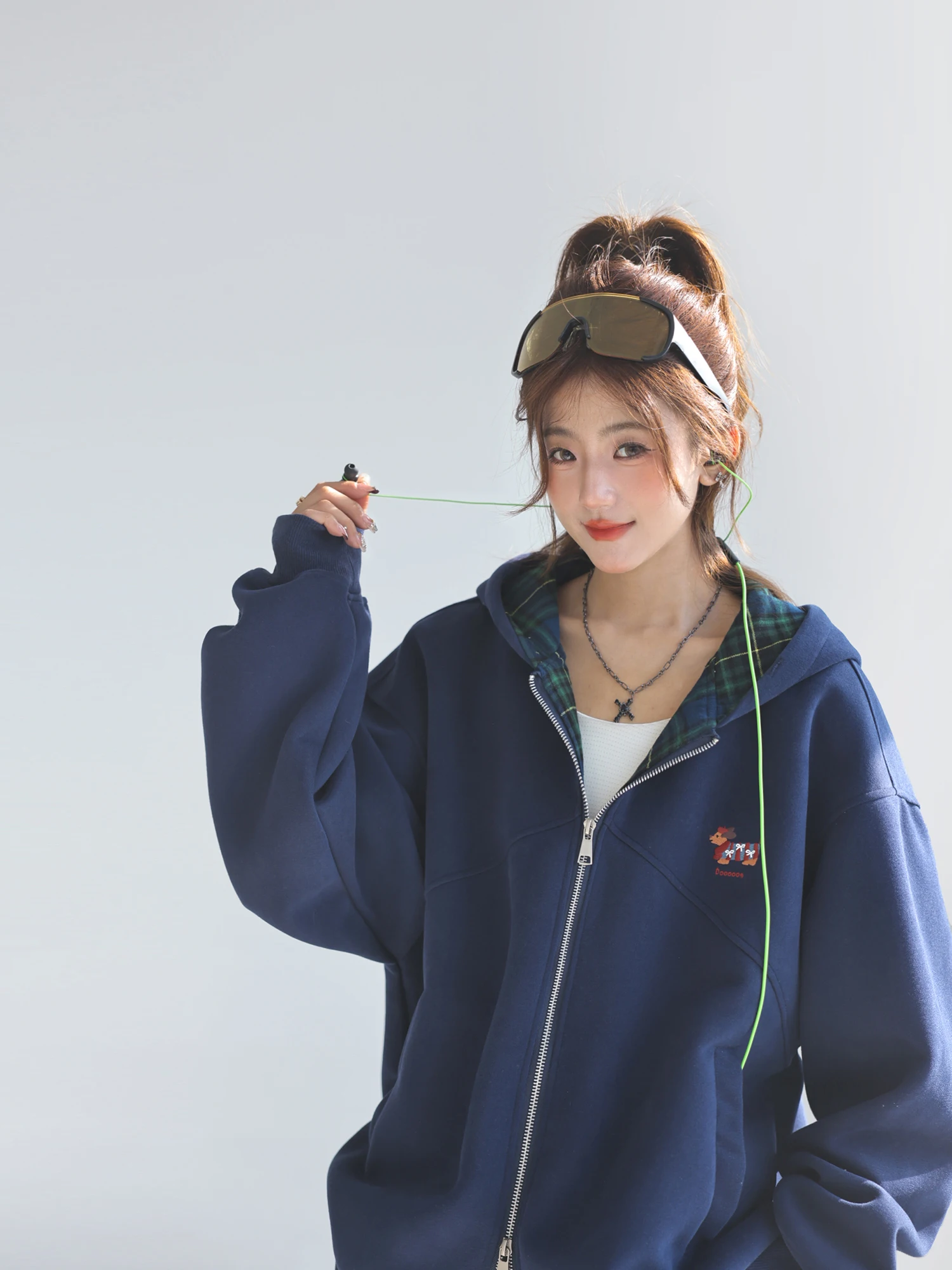 เสื้อแจ็คเก็ตพิมพ์ลายผู้หญิงสไตล์ซับคัลเจอร์ พร้อมฮู้ดบุซับใน ดีไซน์ทันสมัยสไตล์อเมริกัน แฟชั่น Y2K เสื้อโค้ทแนวสตรีทอเมริกันย้อนยุค