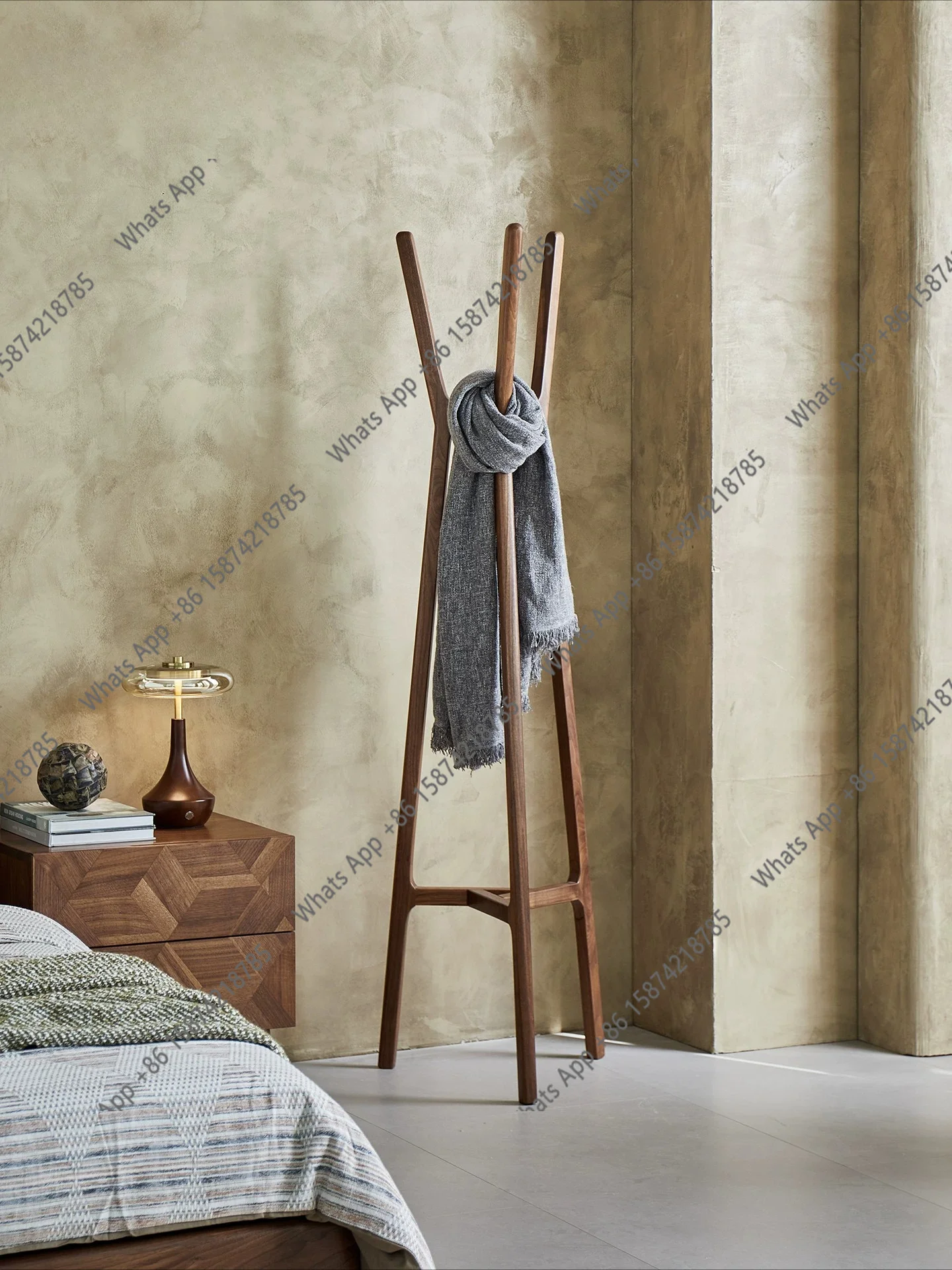 Floor-to-ceiling hanger Bedroom vertical hanger North American black walnut home solid wood coat rack New