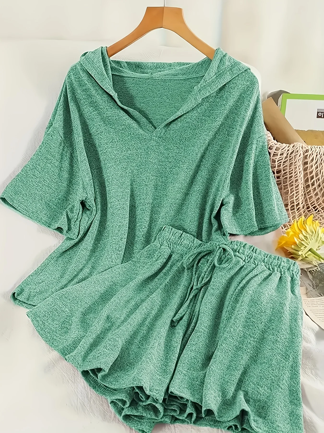 بدلة نسائية كاجوال بغطاء للرأس وأكمام قصيرة - خصر برباط بلون سادة، بذلة فضفاضة مع تفاصيل مضلعة #4