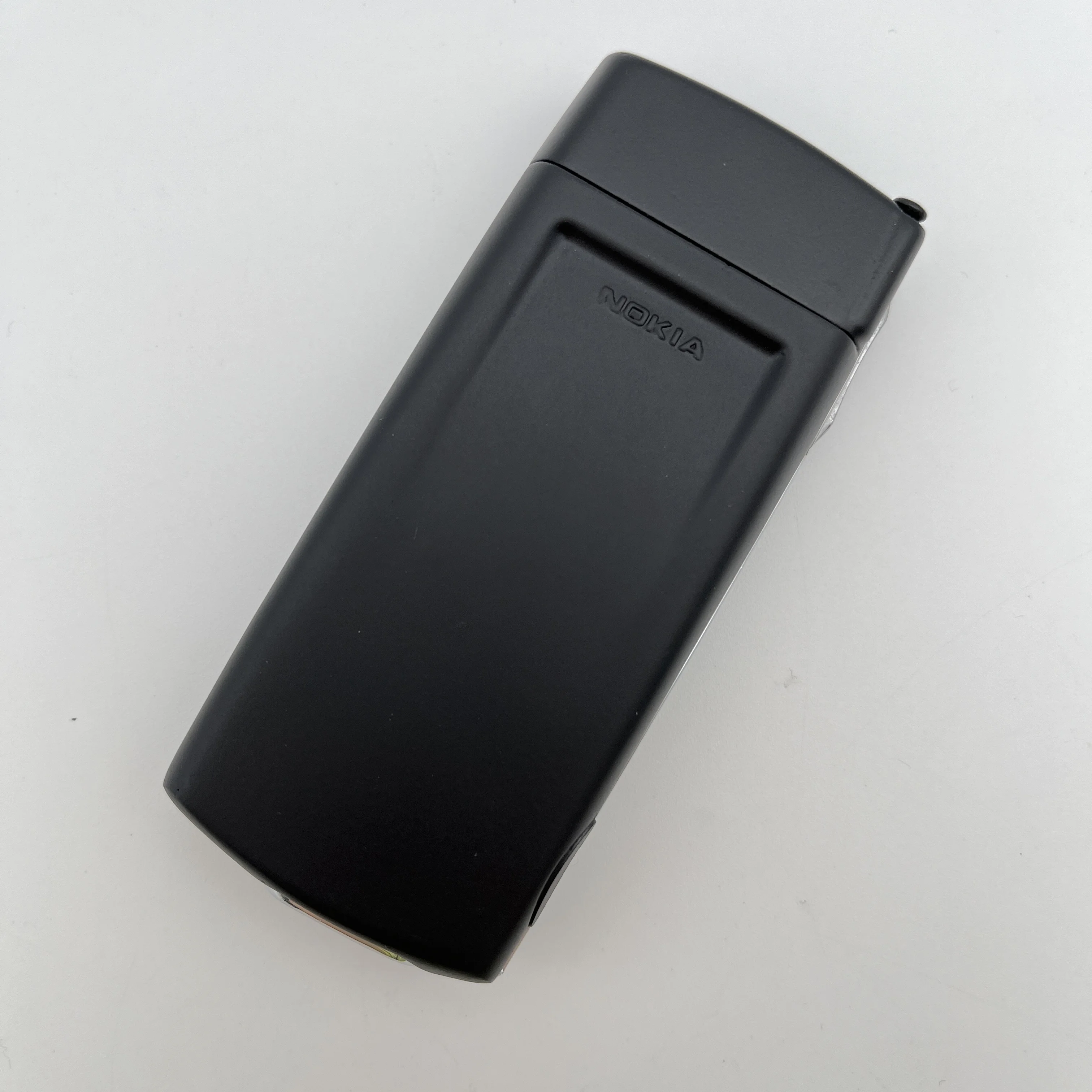 هاتف Nokia 8890 الأصلي مصنوع في فنلندا يدعم اللغة الإنجليزية بحالة جيدة فقط