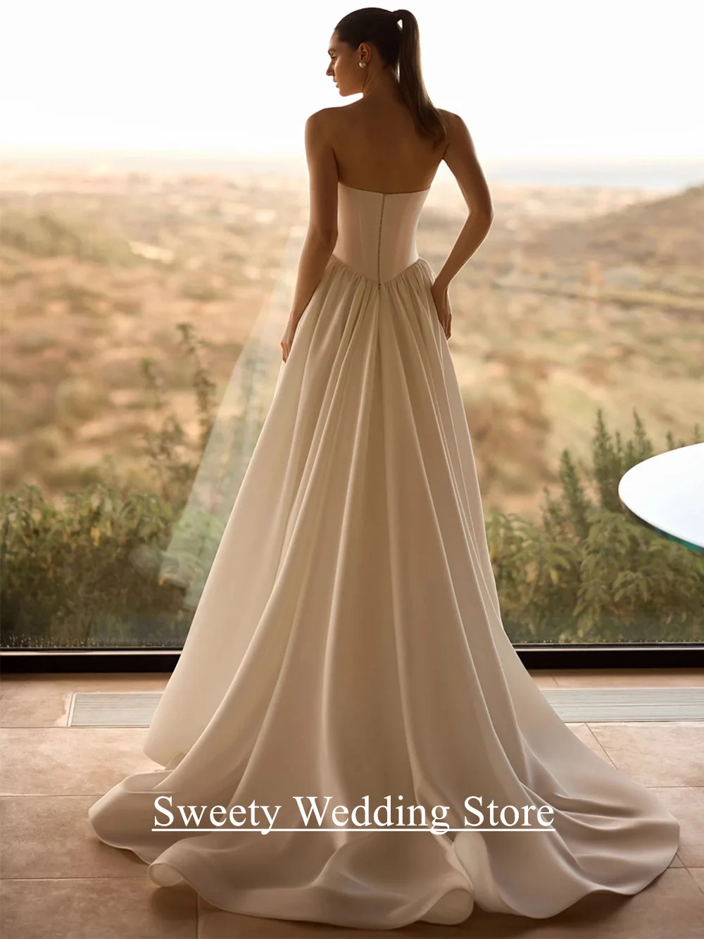 Robe de mariée moderne personnalisée, sans manches, col en V, plissée au dos, fermeture éclair, jupe drapée, ligne A, robe de mariée en Satin, traîne de balayage