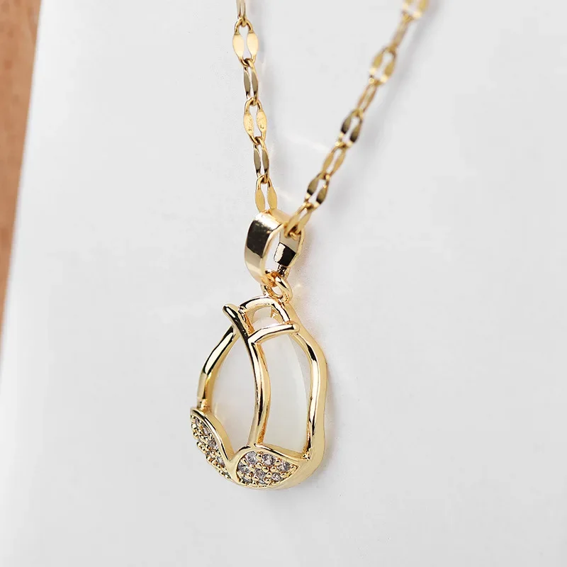 

Brand-new titanium steel tulip necklace, elegant collarbone chain, women's cat's eye pendant, fashionable and versatile