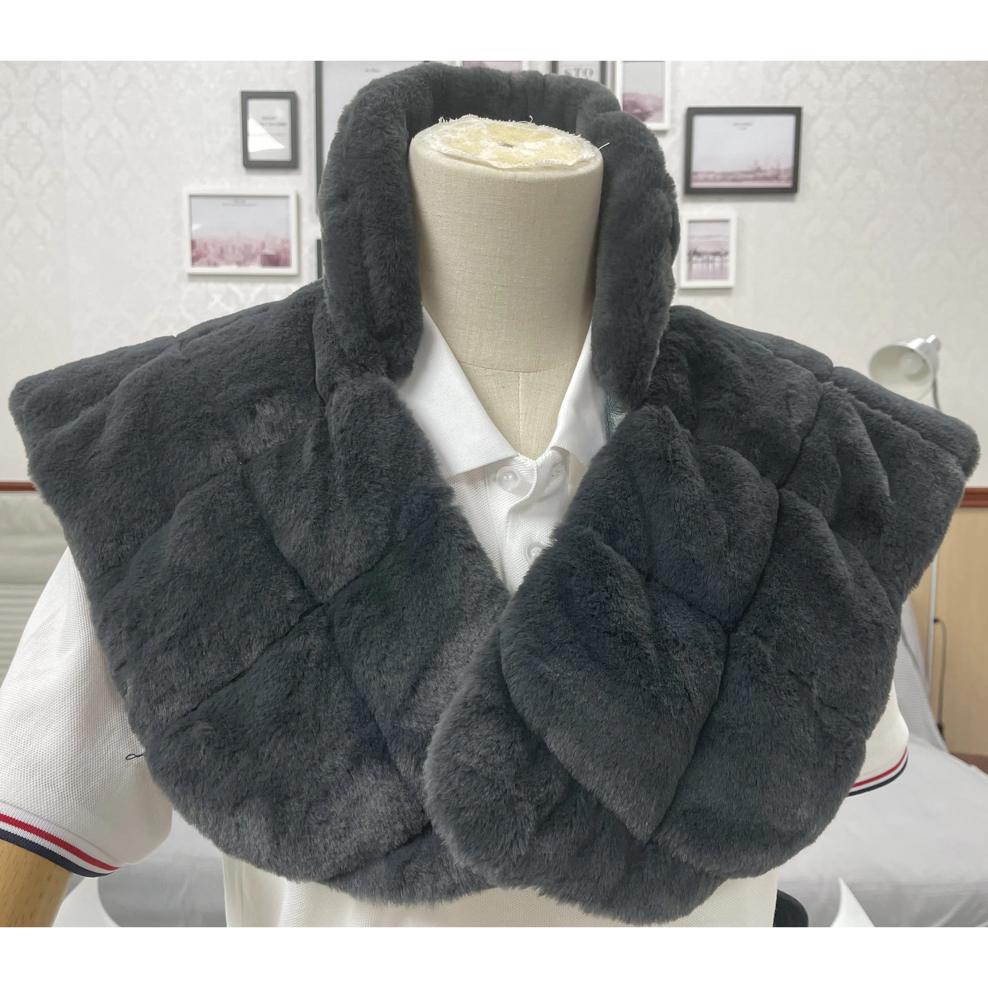Wearable neck and shoulder heating pad microbead weighted constant temperature hot compress to relieve muscle soreness