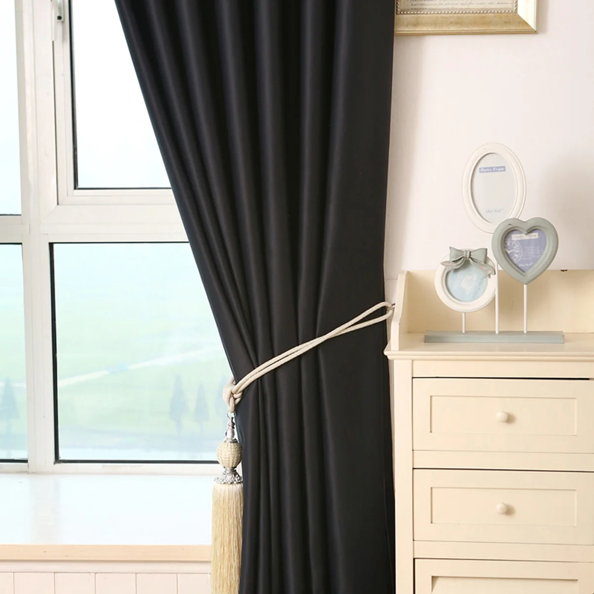 Cortina opaca de 39x84 pulgadas con aislamiento térmico para oscurecer la habitación, cortina negra con ojales para dormitorio y sala de estar, insonorizada