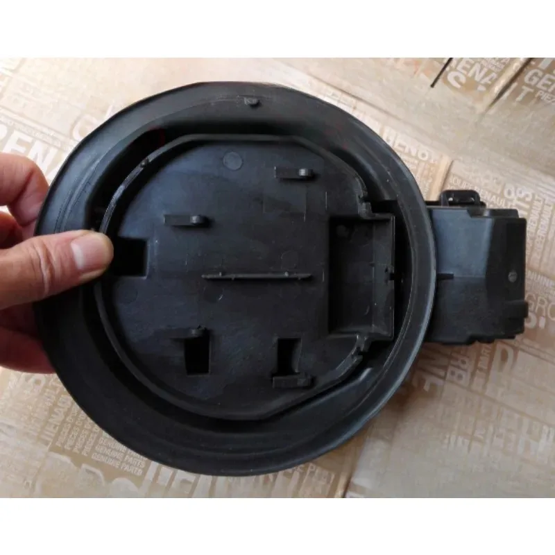 Black Genuine Fuel Tank Outside Cover Base Oil Filler Neck Holder New Automobile Part for Renault Fluence