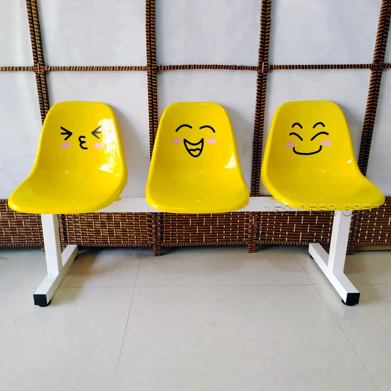 

Three-person shopping mall store rest waiting for row seats Internet celebrity clock in photography chair