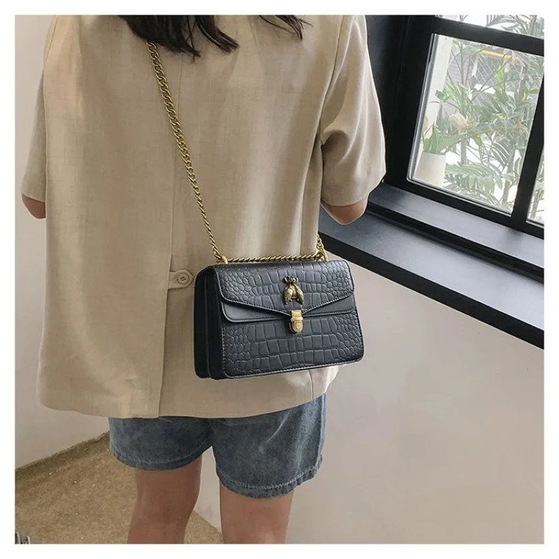 

Модная женская сумка через плечо из кожи с рисунком георгина. Модная, знаменитая, прочная, просторная, повседневная. ​