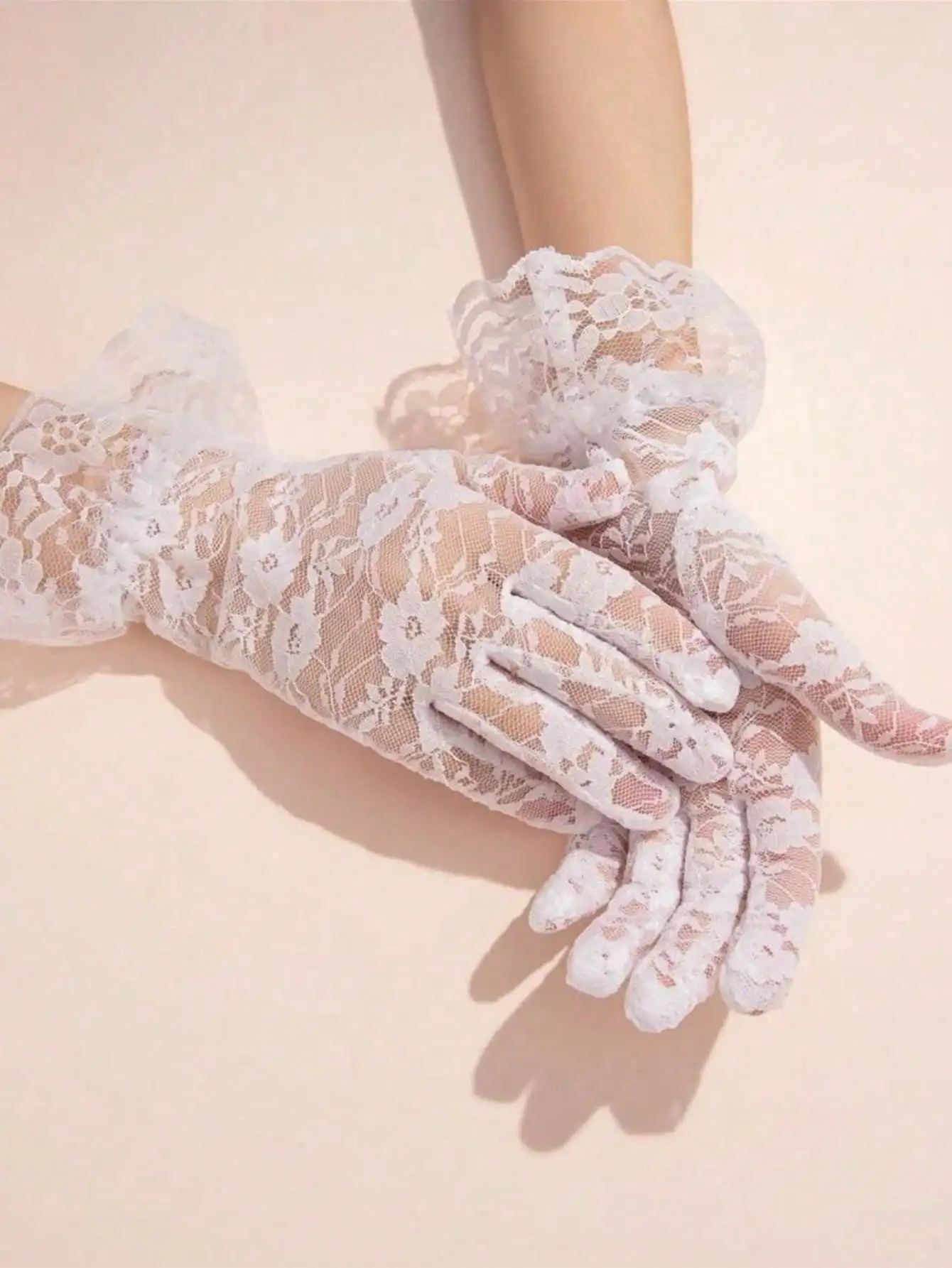 

Элегантные белые кружевные перчатки с рюшами на манжетах для свадеб, Хэллоуина и вечеринок